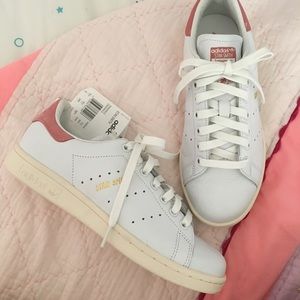 NEVER WORN Stan smiths